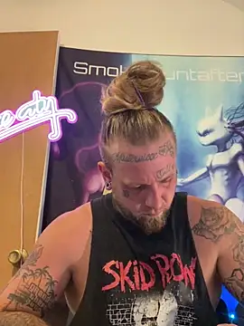 Snapshot of Smokebluntafterblunt chatting on 06/19/26, 03:16 Smokebluntafterblunt online show from 06/19/26, 03:16