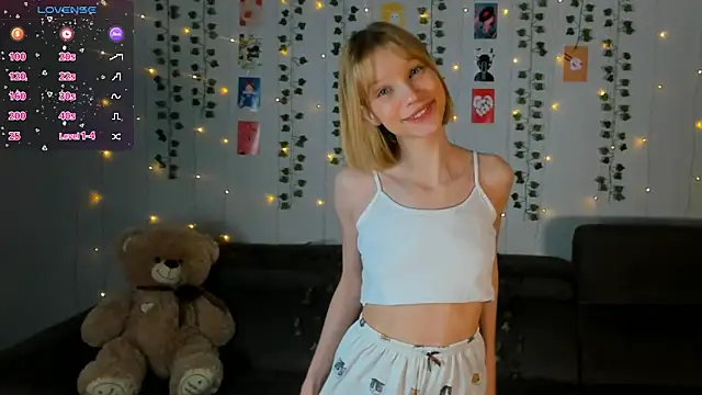 Kiracute18 online show from 02/27/26, 04:51