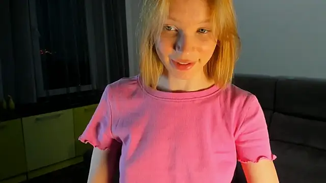 Snapshot of Kiracute18 chatting on 05/29/26, 05:00 Kiracute18 online show from 05/29/26, 05:00