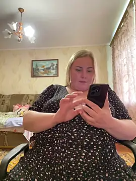 Snapshot of Mommy-girl-Lola chatting on 05/18/26, 11:27 Mommy-girl-Lola online show from 05/18/26, 11:27