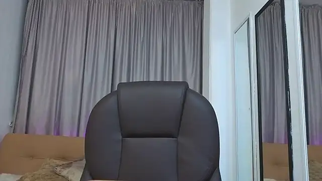 Mia Naive online show from 03/27/26, 12:27