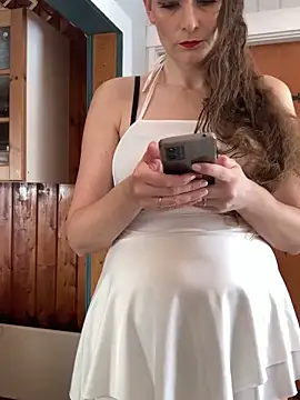 Snapshot of Midnight_Munch chatting on 03/04/26, 08:42 Midnight Munch online show from 03/04/26, 08:42