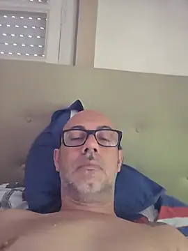 Snapshot of pareja47 chatting on 06/17/26, 10:06 pareja47 online show from 06/17/26, 10:06