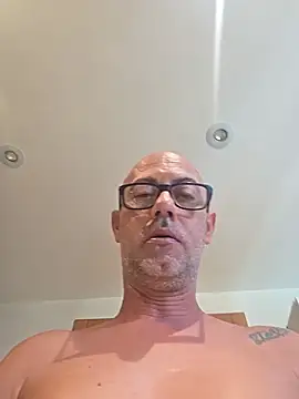 Snapshot of pareja47 chatting on 07/05/26, 01:51 pareja47 online show from 07/05/26, 01:51