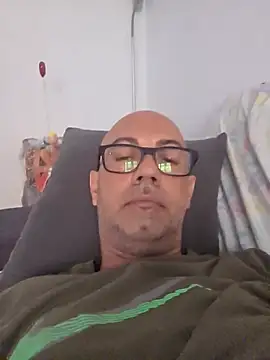 Snapshot of pareja47 chatting on 07/18/26, 02:32 pareja47 online show from 07/18/26, 02:32