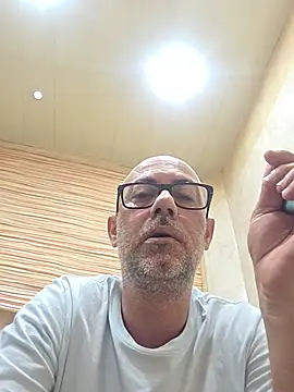 Snapshot of pareja47 chatting on 07/29/26, 04:16 pareja47 online show from 07/29/26, 04:16