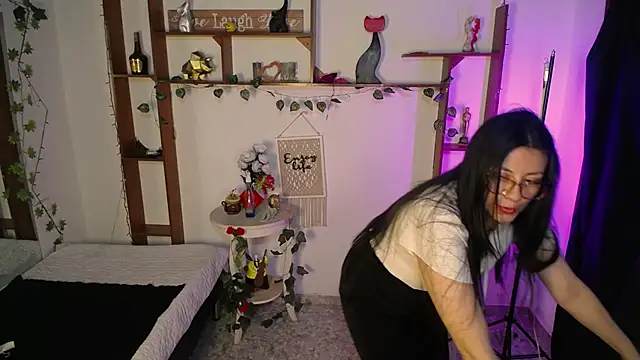 QueenRose94 online show from 04/13/26, 12:54