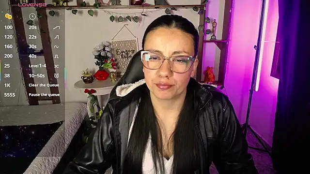 QueenRose94 online show from 04/15/26, 12:56