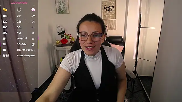 QueenRose94 online show from 04/16/26, 02:40