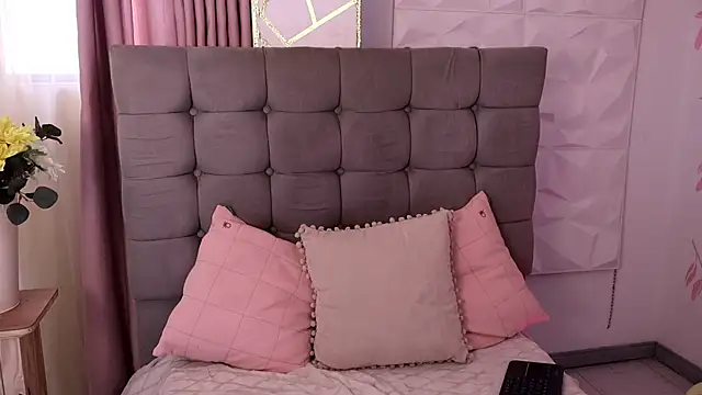 EmmaClark   online show from 02/09/26, 08:02