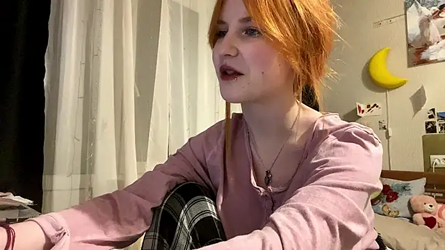 Snapshot of DynaLoom chatting on 02/24/26, 03:21 DynaLoom online show from 02/24/26, 03:21