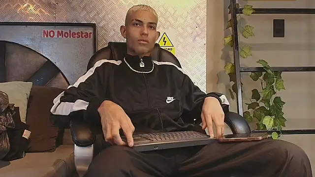 ItsZairen online show from 02/17/26, 04:20