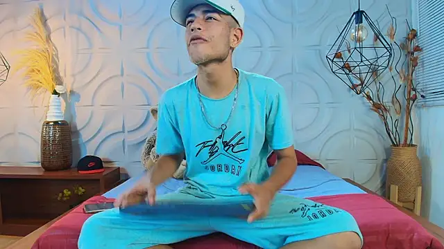 ItsZairen online show from 03/25/26, 03:45