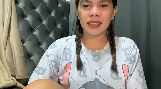 Snapshot of Mooree_naba chatting on 01/04/25, 11:17 Mooree naba online show from 01/04/25, 11:17