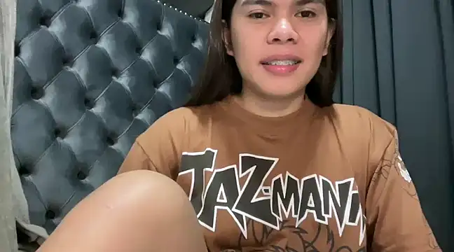 Snapshot of Mooree_naba chatting on 01/12/25, 10:33 Mooree naba online show from 01/12/25, 10:33