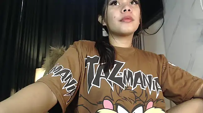 Snapshot of Mooree_naba chatting on 03/01/25, 10:53 Mooree naba online show from 03/01/25, 10:53