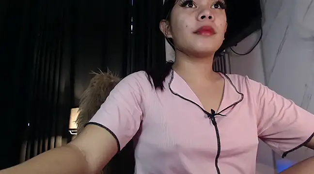 Snapshot of Mooree_naba chatting on 03/02/25, 10:48 Mooree naba online show from 03/02/25, 10:48