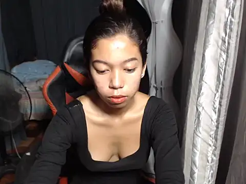 urgirlyflor online show from 03/24/26, 01:16