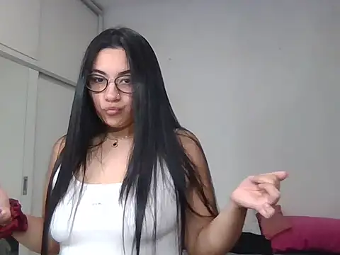 Snapshot of Agusgold22 chatting on 03/21/26, 06:33 Agusgold22 online show from 03/21/26, 06:33