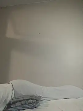 Snapshot of kentrella04 chatting on 02/18/26, 07:43 kentrella04 online show from 02/18/26, 07:43