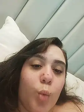 Snapshot of its_lauu_ chatting on 08/01/26, 05:29 its lauu online show from 08/01/26, 05:29