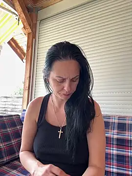 Snapshot of MiriamDelyn chatting on 06/02/26, 11:01 MiriamDelyn online show from 06/02/26, 11:01