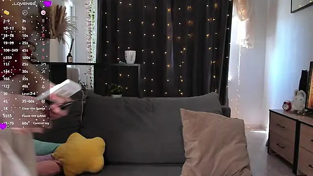 Snapshot of AmyLouWood chatting on 04/26/26, 10:13 AmyLouWood online show from 04/26/26, 10:13