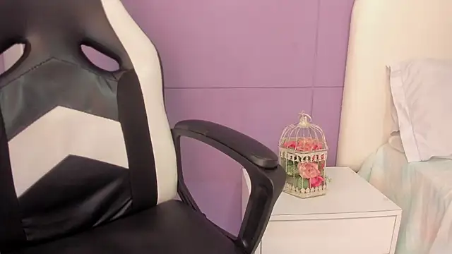 luna bradley  online show from 02/16/26, 12:23