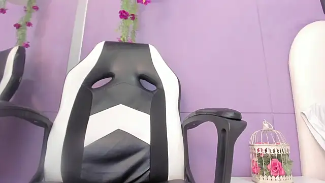 luna bradley  online show from 02/24/26, 12:25