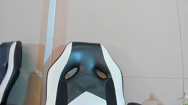 luna bradley  online show from 03/19/26, 12:20