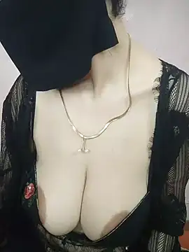 Snapshot of Nada_Oh chatting on 06/26/26, 07:13 Nada Oh online show from 06/26/26, 07:13
