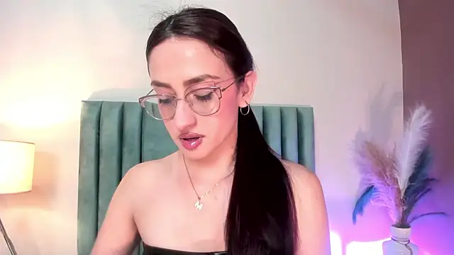 AndraCyruss online show from 03/12/26, 12:17