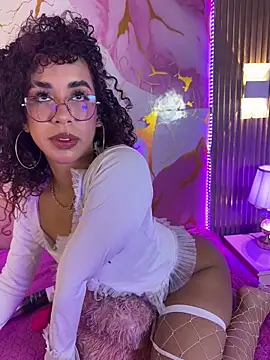 Woo isDaphne online show from 03/02/26, 12:02