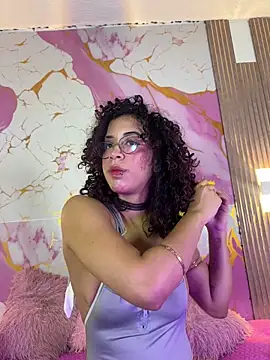 Woo isDaphne online show from 05/10/26, 10:59