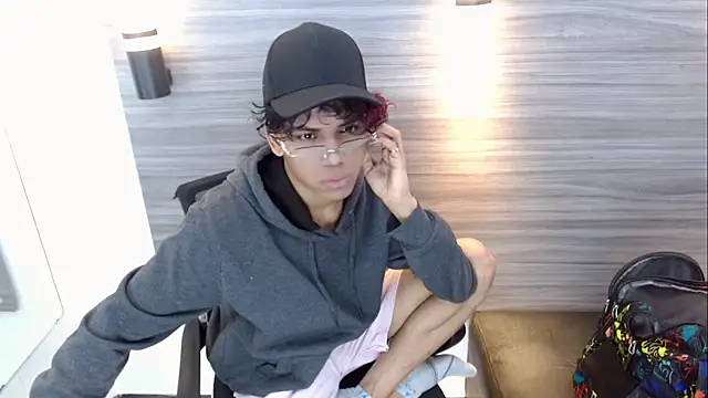 DaviidBuckx  online show from 04/21/26, 02:04