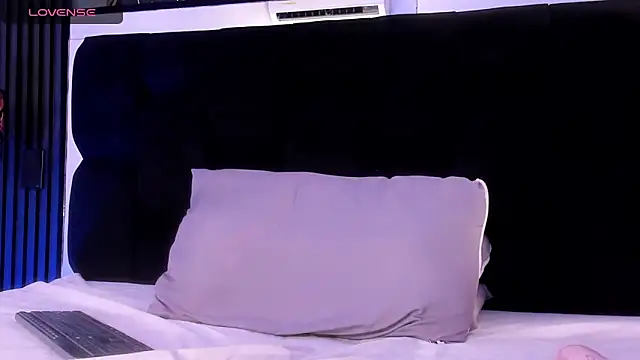 light eyes  online show from 06/12/26, 08:52