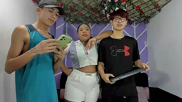 Lizeth hot2002 online show from 03/04/26, 01:22