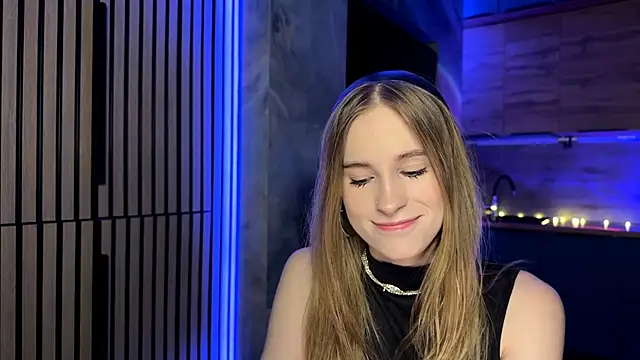 Snapshot of amily_sunray chatting on 05/16/26, 03:44 amily sunray online show from 05/16/26, 03:44
