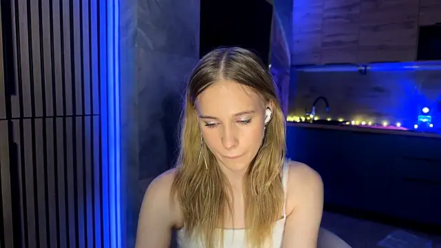 Snapshot of amily_sunray chatting on 05/19/26, 04:35 amily sunray online show from 05/19/26, 04:35
