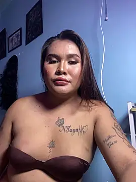 Snapshot of hollynicole chatting on 06/17/26, 07:04 hollynicole online show from 06/17/26, 07:04