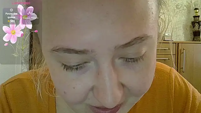 CurvyWild Lady30 online show from 04/12/26, 10:20