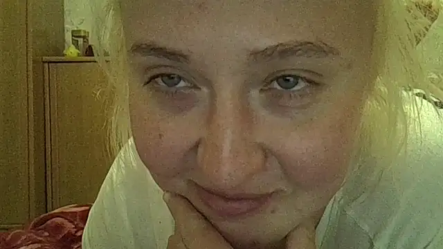 Snapshot of CurvyWild_Lady30 chatting on 05/04/26, 05:53 CurvyWild Lady30 online show from 05/04/26, 05:53