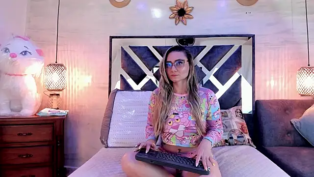 annie vega17  online show from 04/19/26, 01:27