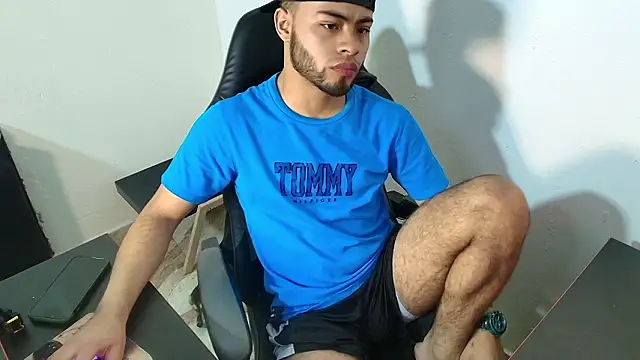 Xanderstone00 online show from 02/16/26, 06:48