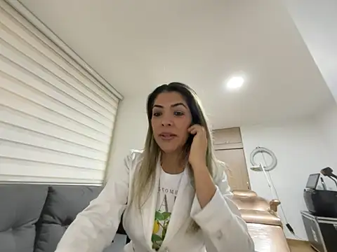 Encantadora Eva online show from 02/17/26, 01:46