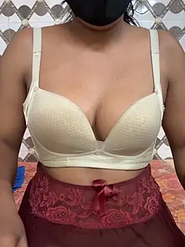 Snapshot of lovely_siaa chatting on 04/21/26, 04:45 lovely siaa online show from 04/21/26, 04:45