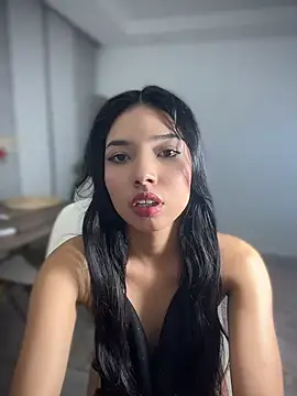 Snapshot of jadelaurent chatting on 07/16/26, 12:05 jadelaurent online show from 07/16/26, 12:05