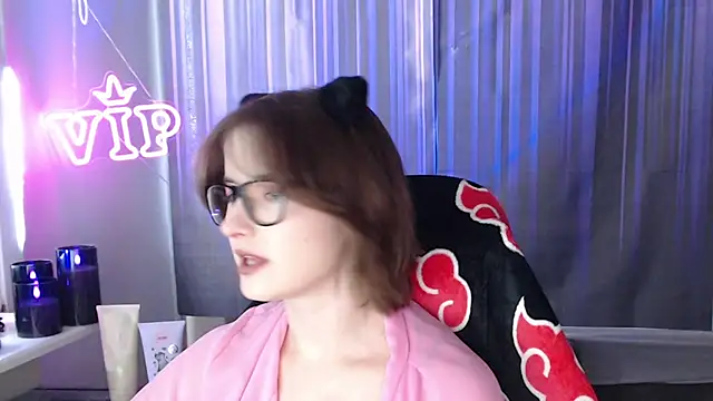 Snapshot of LunaXcherry chatting on 07/23/26, 04:49 LunaXcherry online show from 07/23/26, 04:49