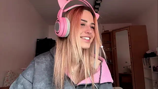 Evva mayy online show from 02/10/26, 07:45