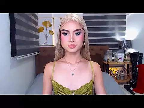 Snapshot of JuicyCockThea chatting on 06/21/26, 01:13 JuicyCockThea online show from 06/21/26, 01:13